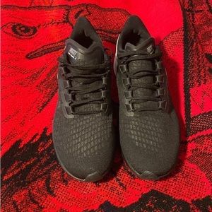 Nike Air Zoom Pegasus 37 Size 9 Men
